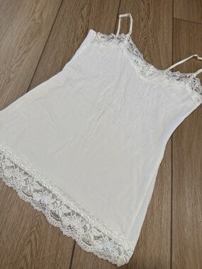Y2K Charlotte Russe Lace Lined White Camisole Top Sz M Trendy Retro Layered